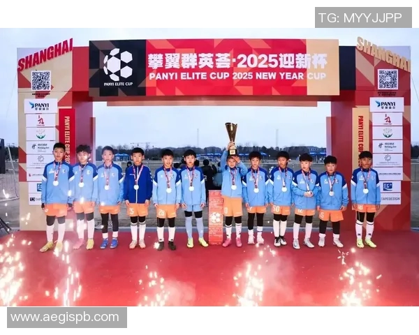 中国足球明星推荐与他们的成长故事及职业生涯精彩瞬间分析